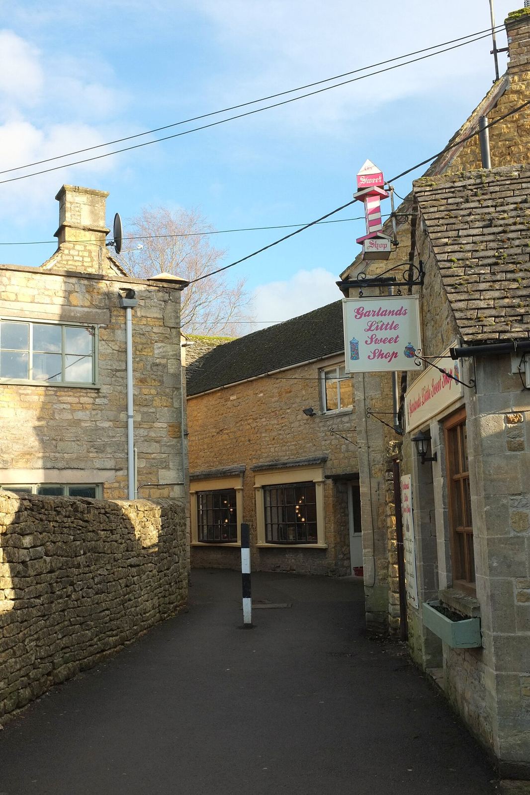 Stone alley in Bourton-on-the-Water